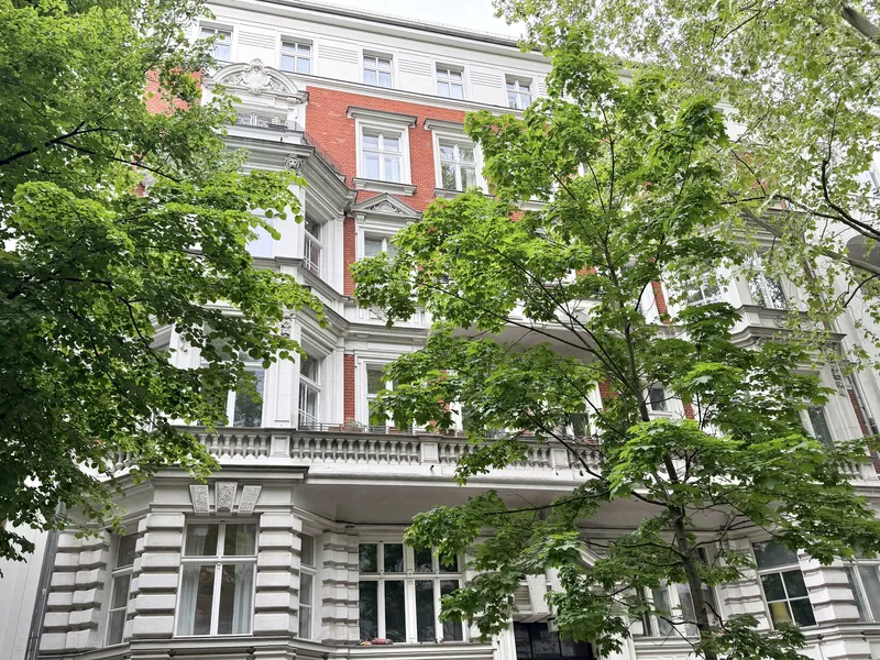 Herrschaftlicher Altbau in begehrter Lage - Anfragen bitte schriftlich — photo 1